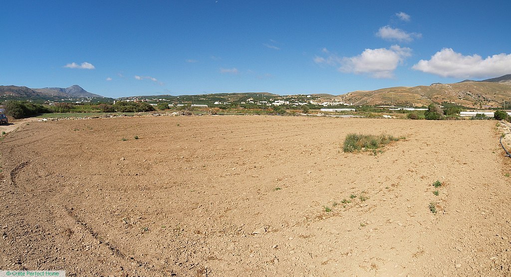 Huge level plot in building zone, sea views, 220m to beach