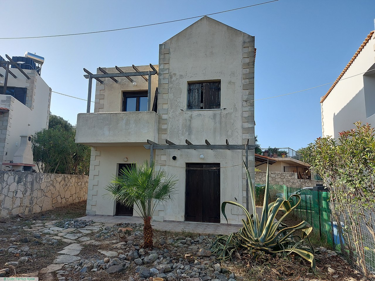 78m2 neglected 3-bed house, garden, rural and sea views, 3km beach, needs repairs
