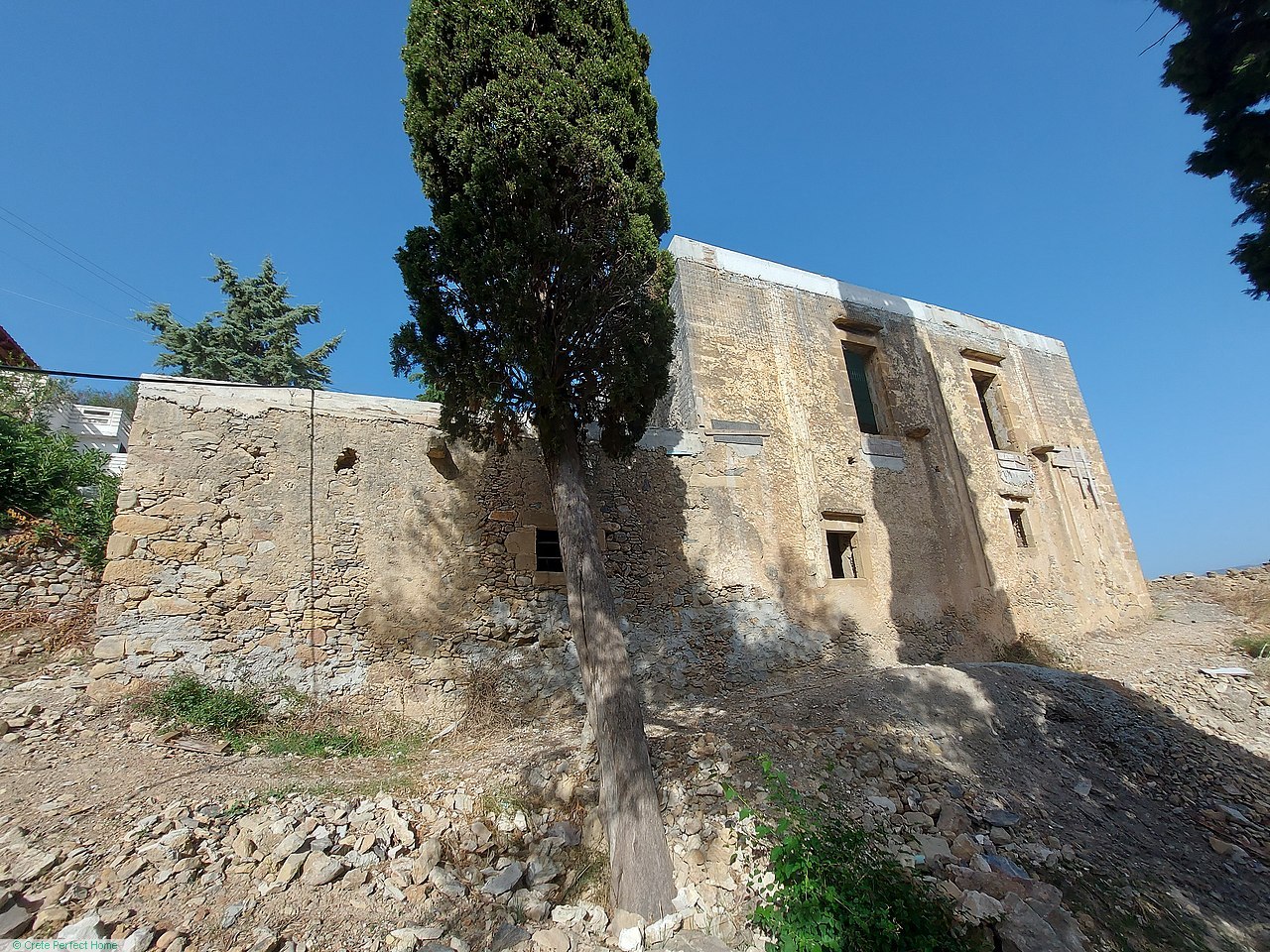 (Renovation) Huge 6-room stone house, structural work done, build allowance, large plot, lovely views